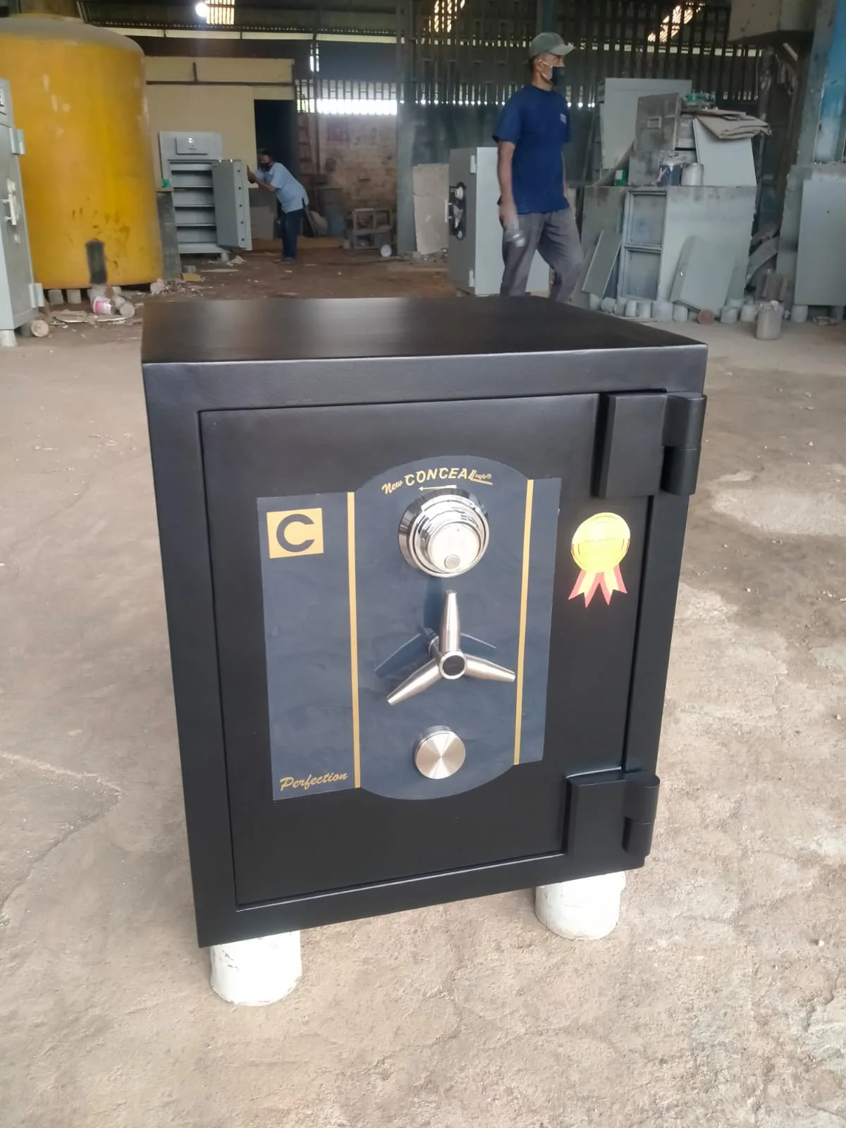 Brankas rumah tahan api tipe Perfection 2 uk T72 x L55 x D52cm