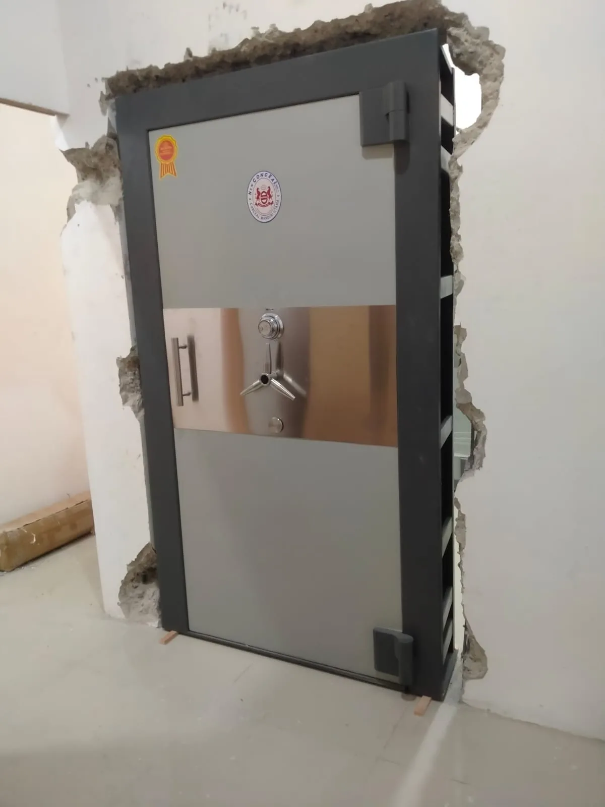 Pintu Khazanah atau banker uk T205 x L116 x D30cm
