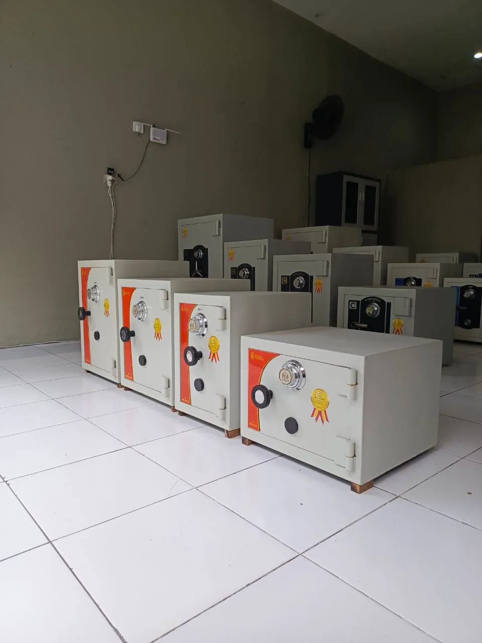 Brankas rumah tahan api tipe Regel 1a uk T37 x L50 x D46
